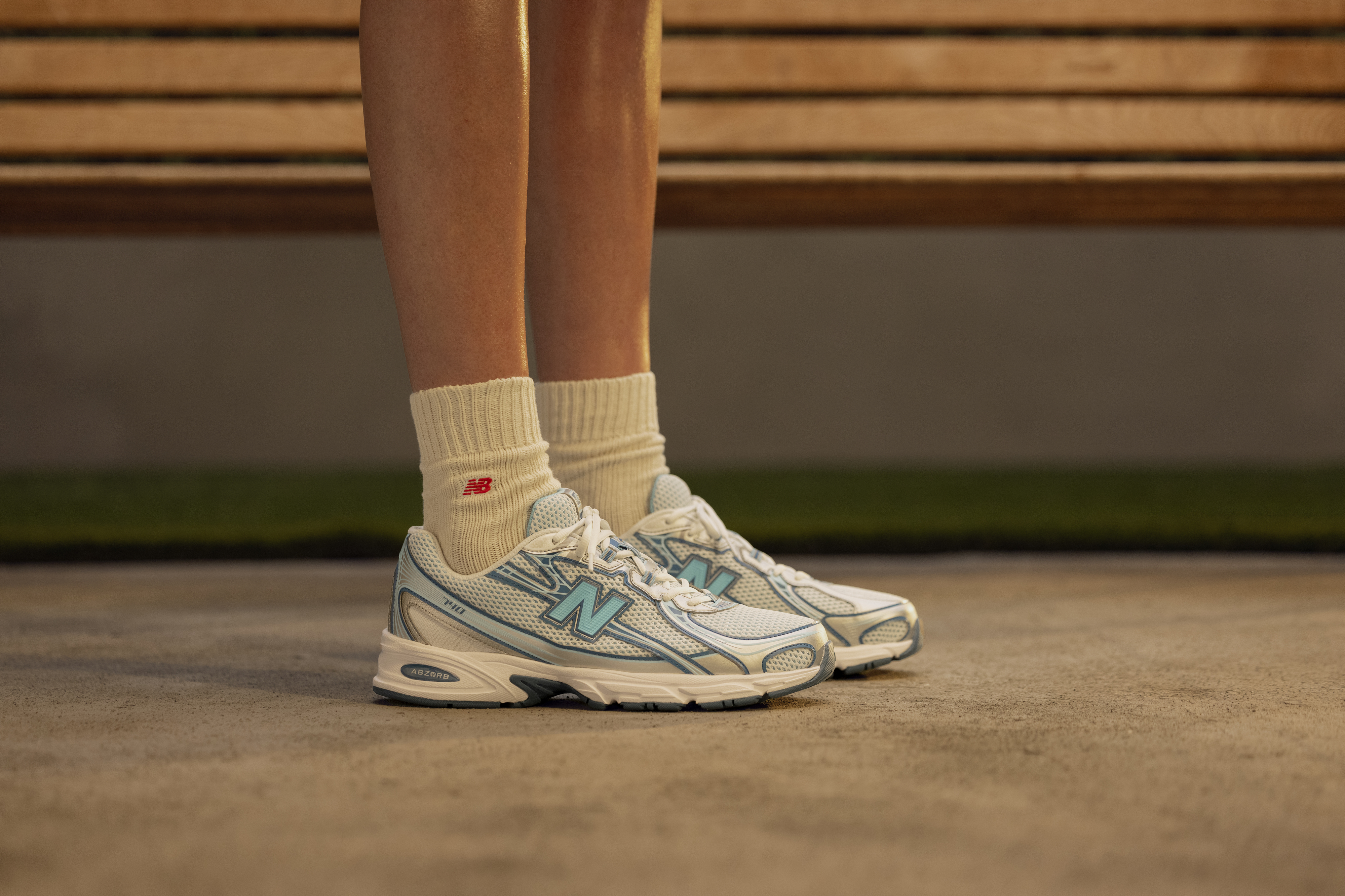 New Balance 740. As sapatilhas que causaram furor nos anos 2000 estão de volta (e mais cool que nunca)