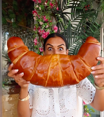 Os croissants XXL chegaram a Portugal. Medem 40cm e podem ter vários recheios e toppings