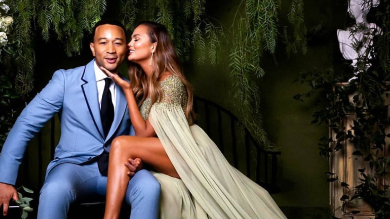Chrissy Teigen goza com John Legend por ter sido eleito o homem mais sexy do mundo