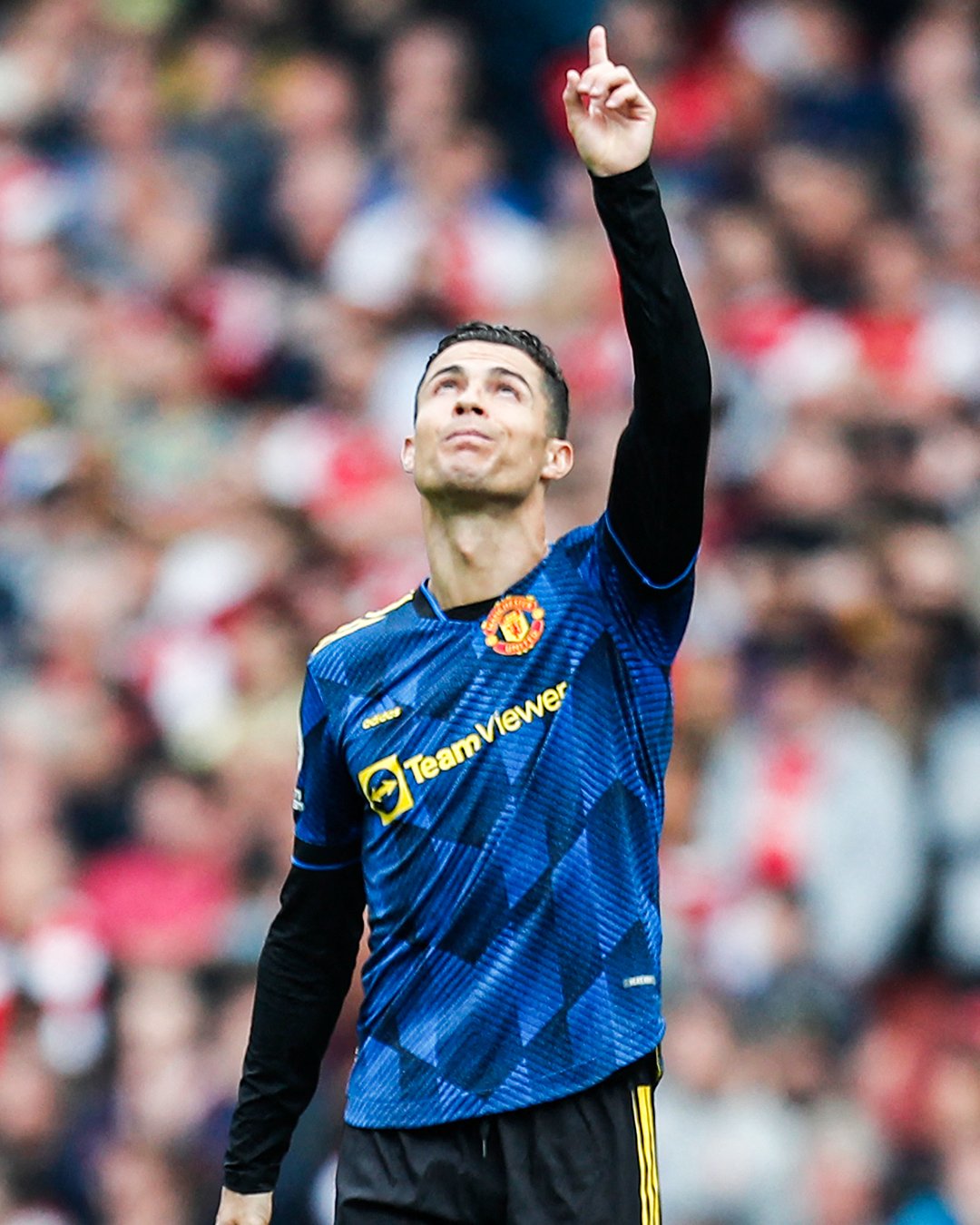 Ronaldo regressa aos golos e homenageia filho bebé. Estádio voltou a apoiar o jogador português