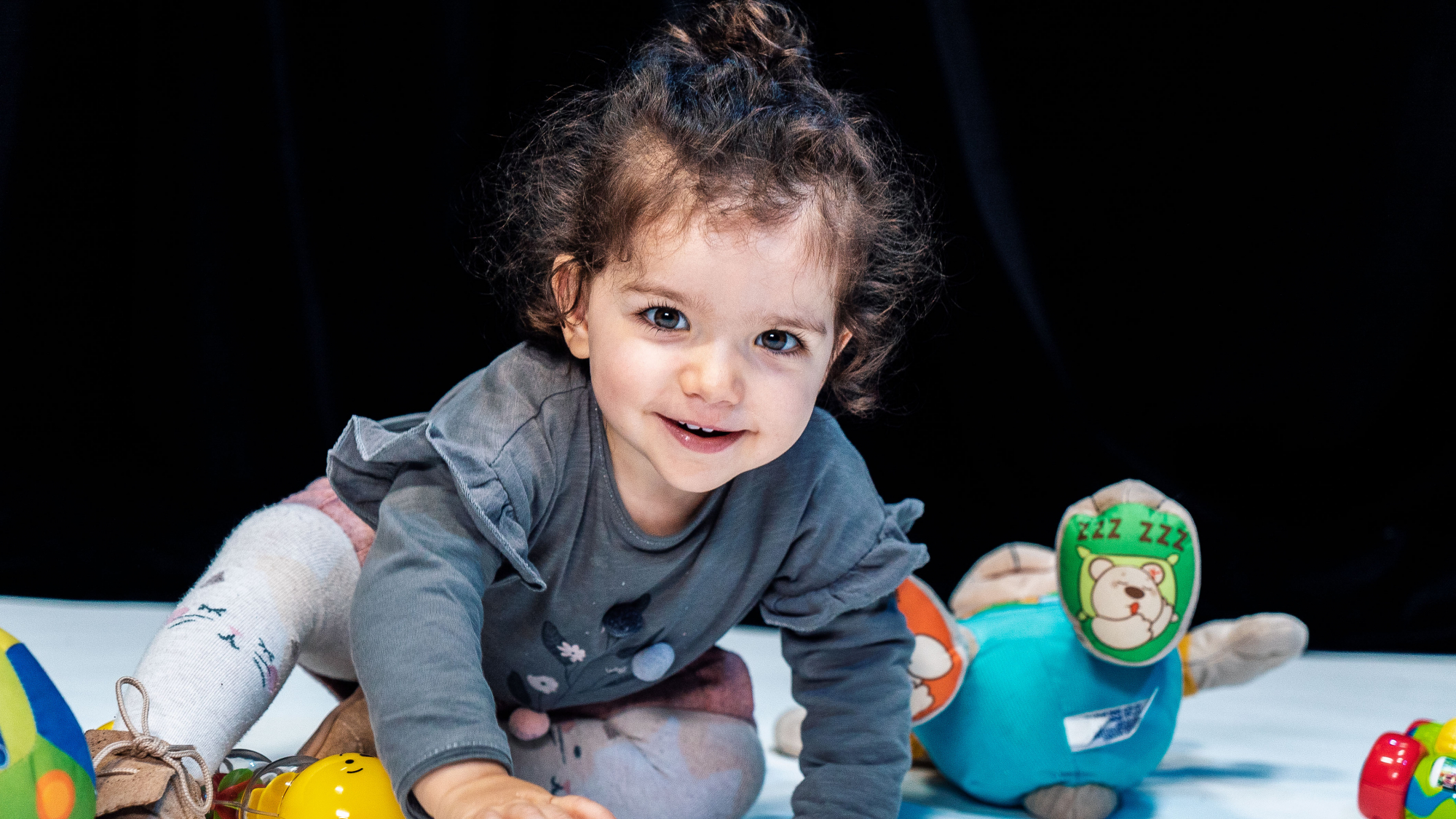 Há uma razão para os miúdos gostarem mais brincar com uma chave do que com um brinquedo? Fizemos o teste