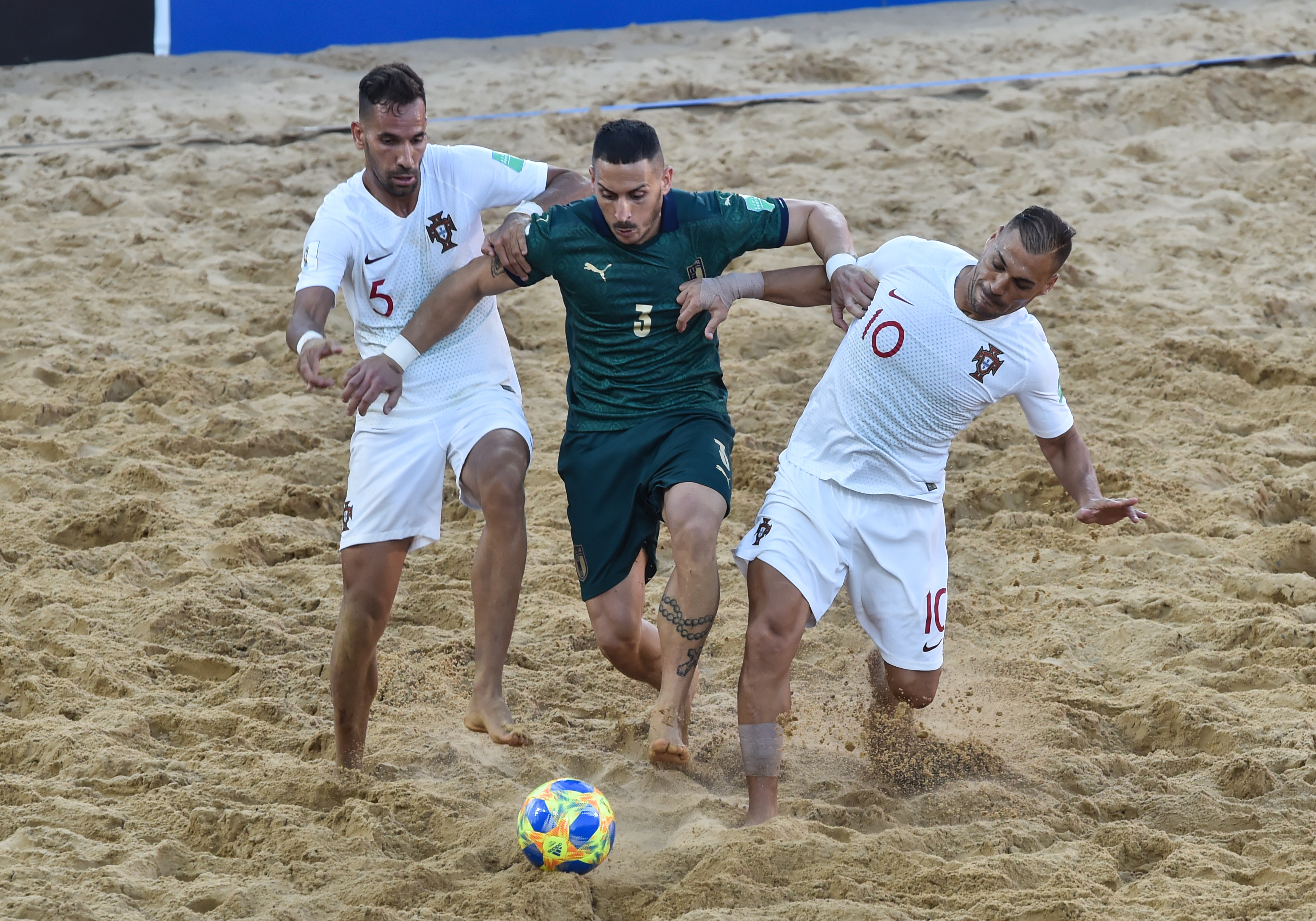 Melhor Jogador de futebol de praia do Mundo está novamente nomeado para o  prémio em 2021 – Região de Leiria