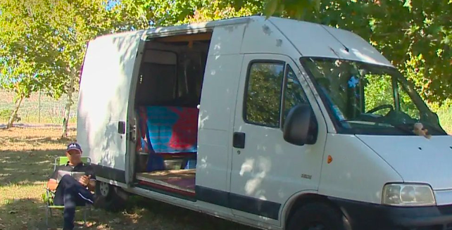 Presidente Marcelo oferece alojamento “pago do seu bolso” a professor que vive numa carrinha