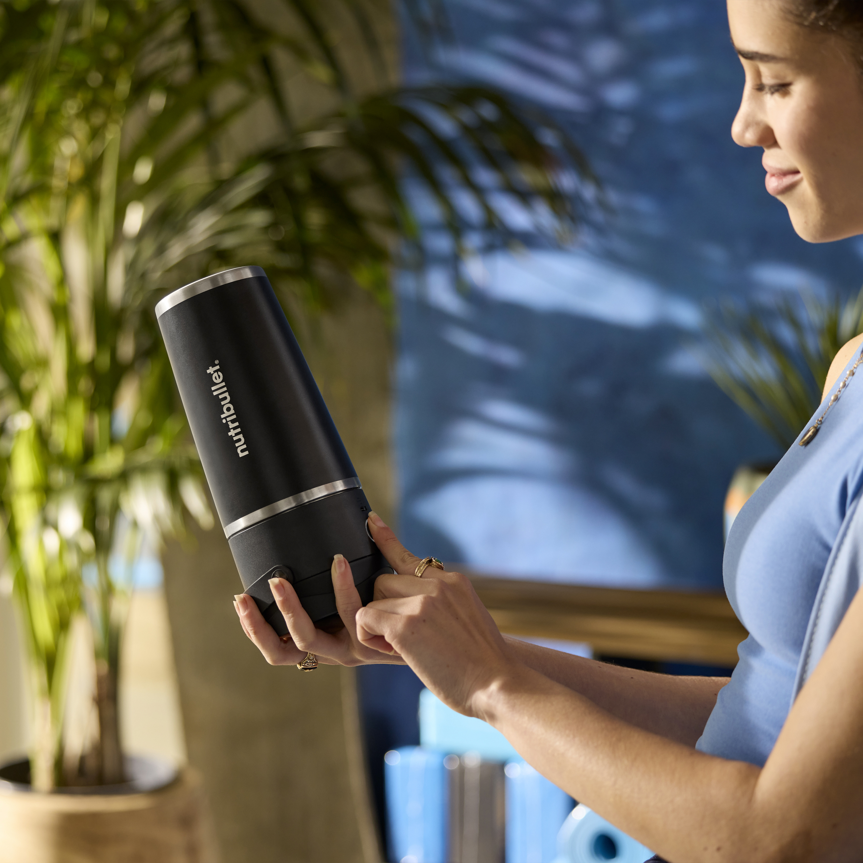 Com este novo copo 2-em-1 pode fazer smoothies e levá-los para todo o lado. Saiba quanto custa