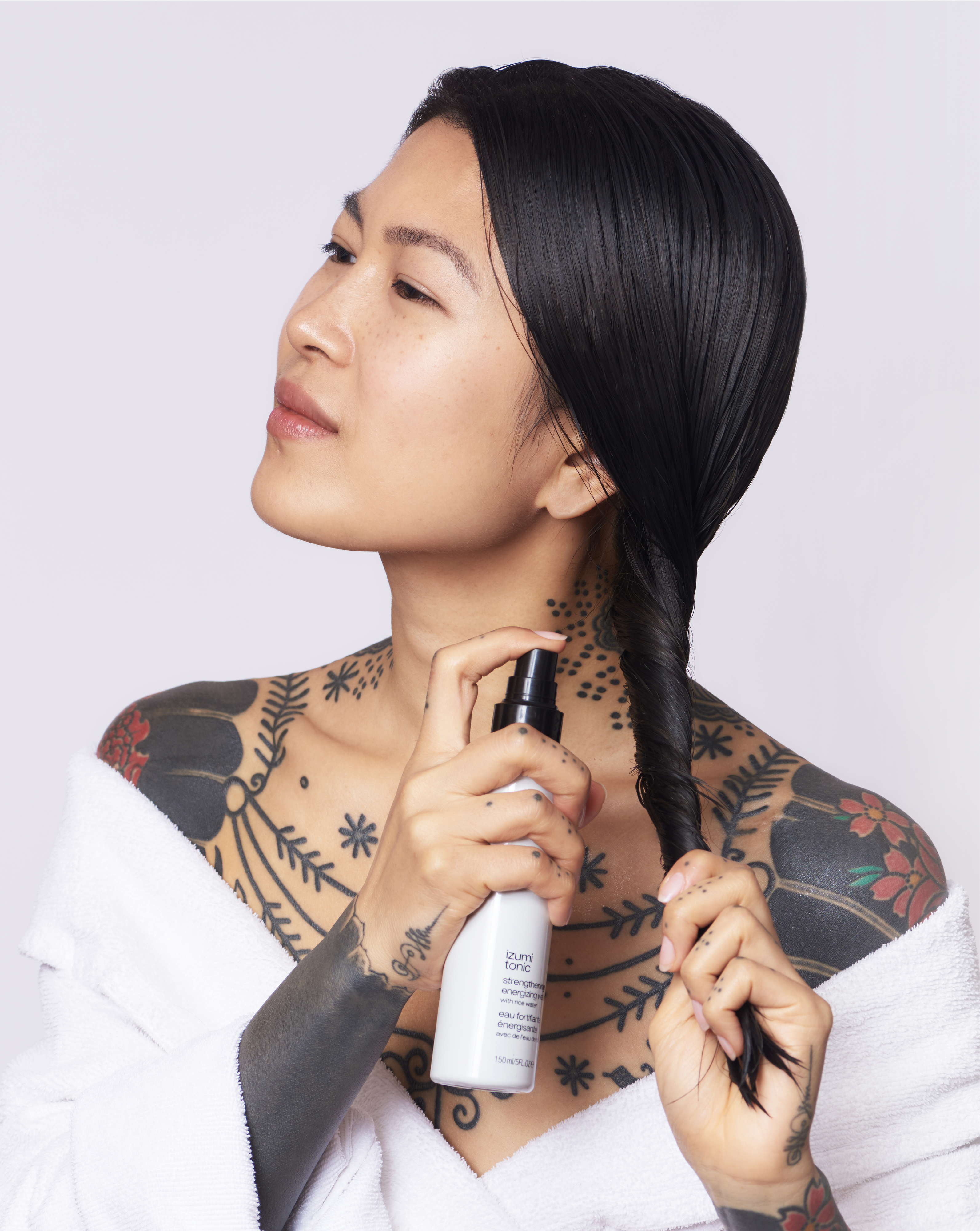 O segredo das gueixas é tendência no TikTok — e este spray vai dar-lhe um cabelo de sonho