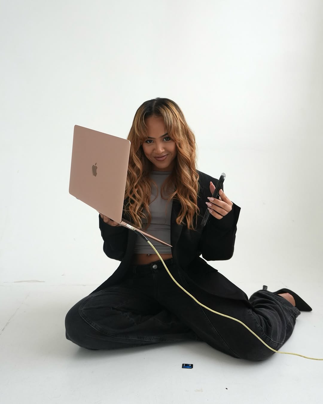 Lara Moniz lança cartas para amigos e casais. “A convivência está cada vez mais superficial, é preciso mudá-la”