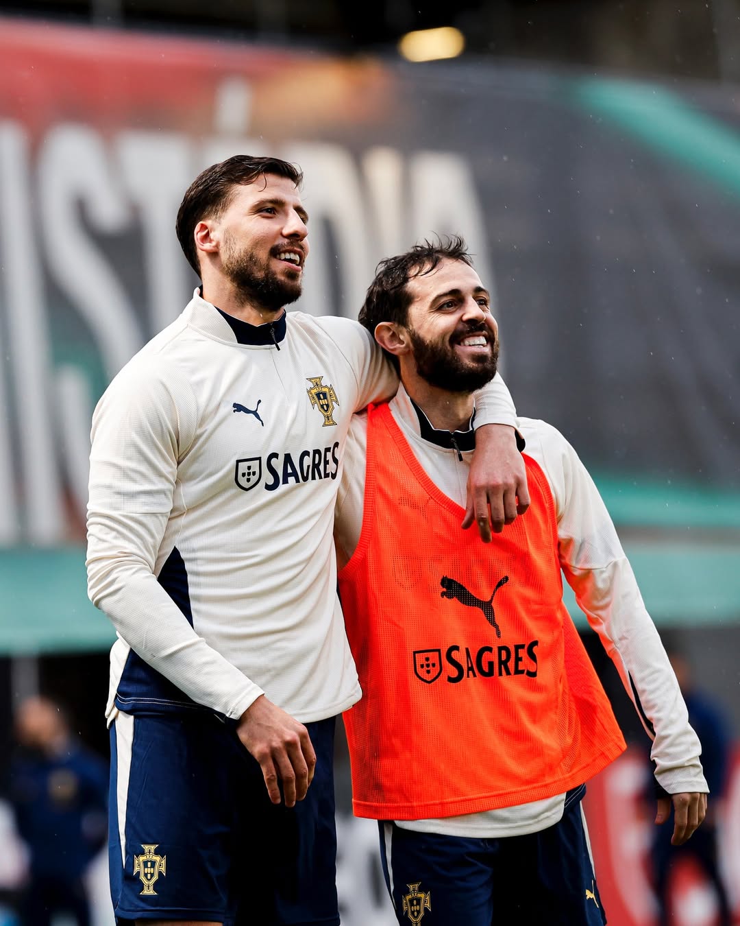 Depois da histeria com a camsiola do Benfica, os equipamentos de treino da Seleção estão a enlouquecer os fãs