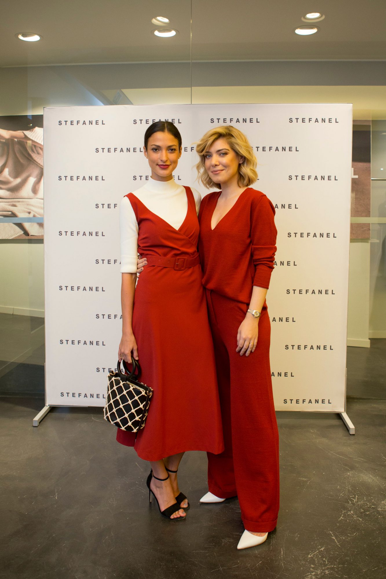Stefanel apresenta coleção outono/inverno com a embaixadora Raquel Strada