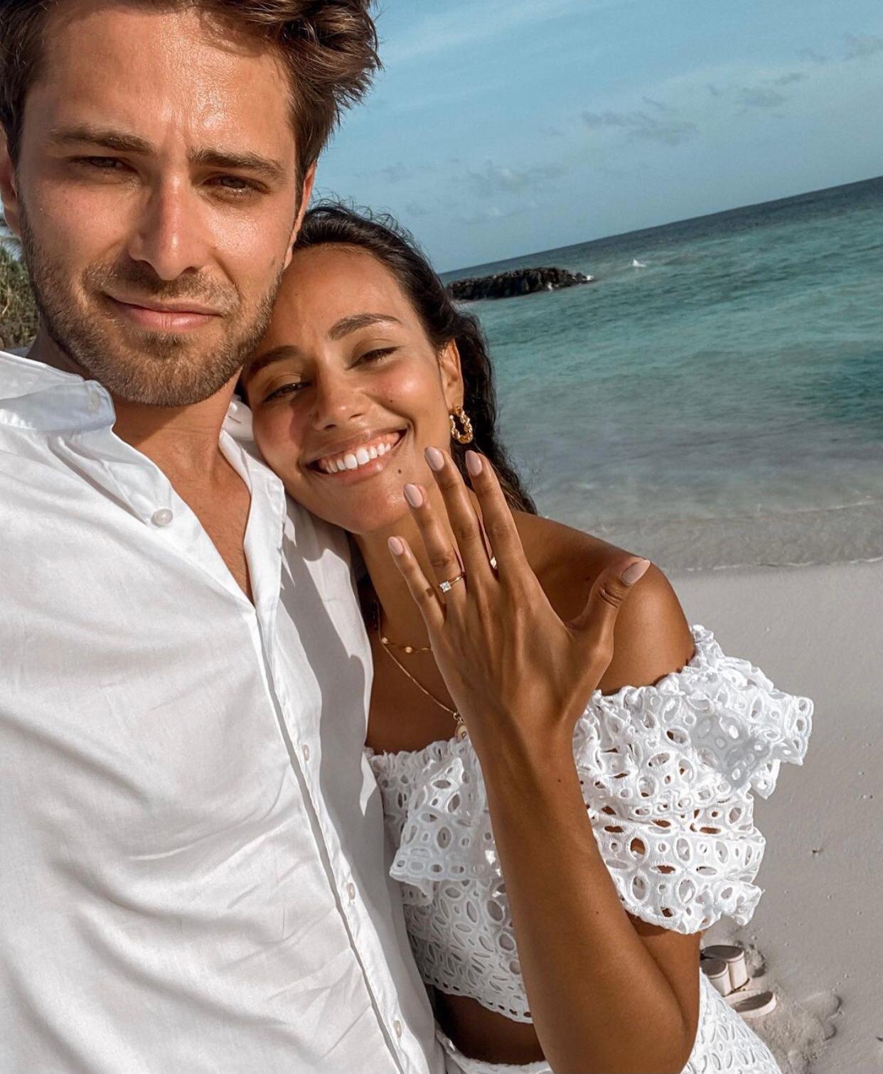 Bruna Corby foi pedida em casamento nas Maldivas. Veja as imagens de “pura felicidade”