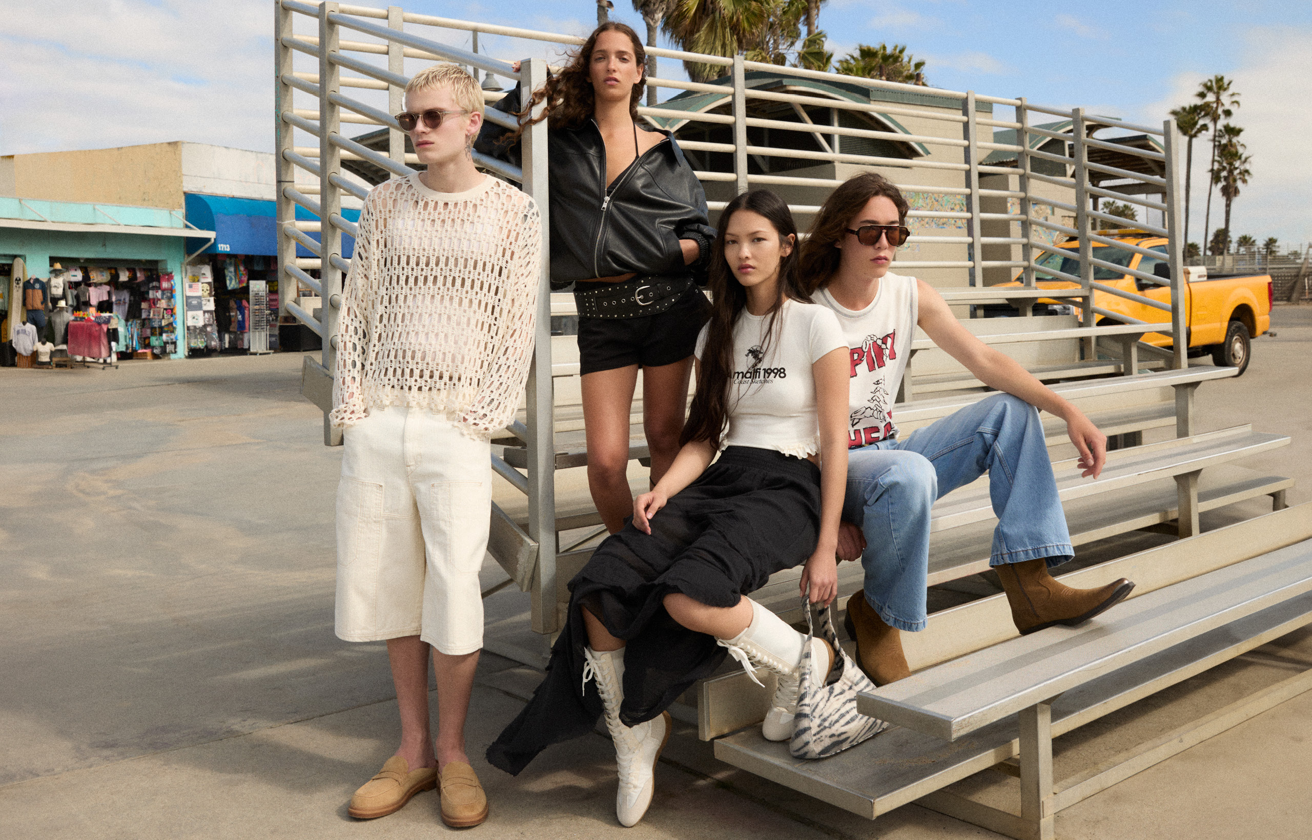 Tachas, folhos e tie dye. 12 looks da nova coleção da Bershka que têm tanto de boho como de rebelde