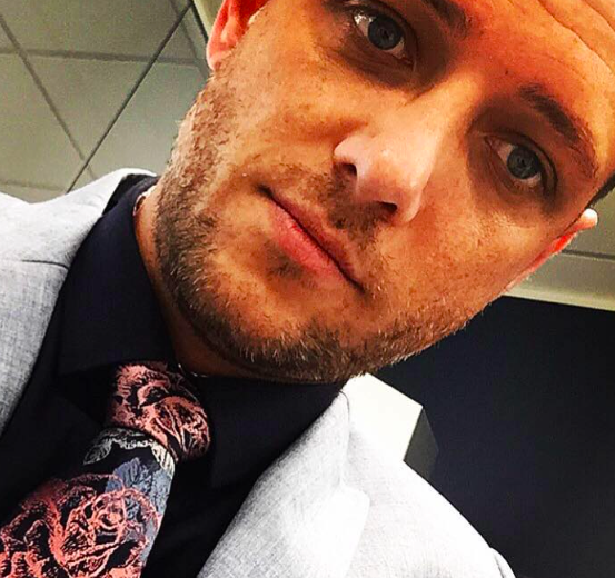 Foi atropelado por uma carrinha enquanto a namorada ouvia tudo. Agora, Jay luta pela vida