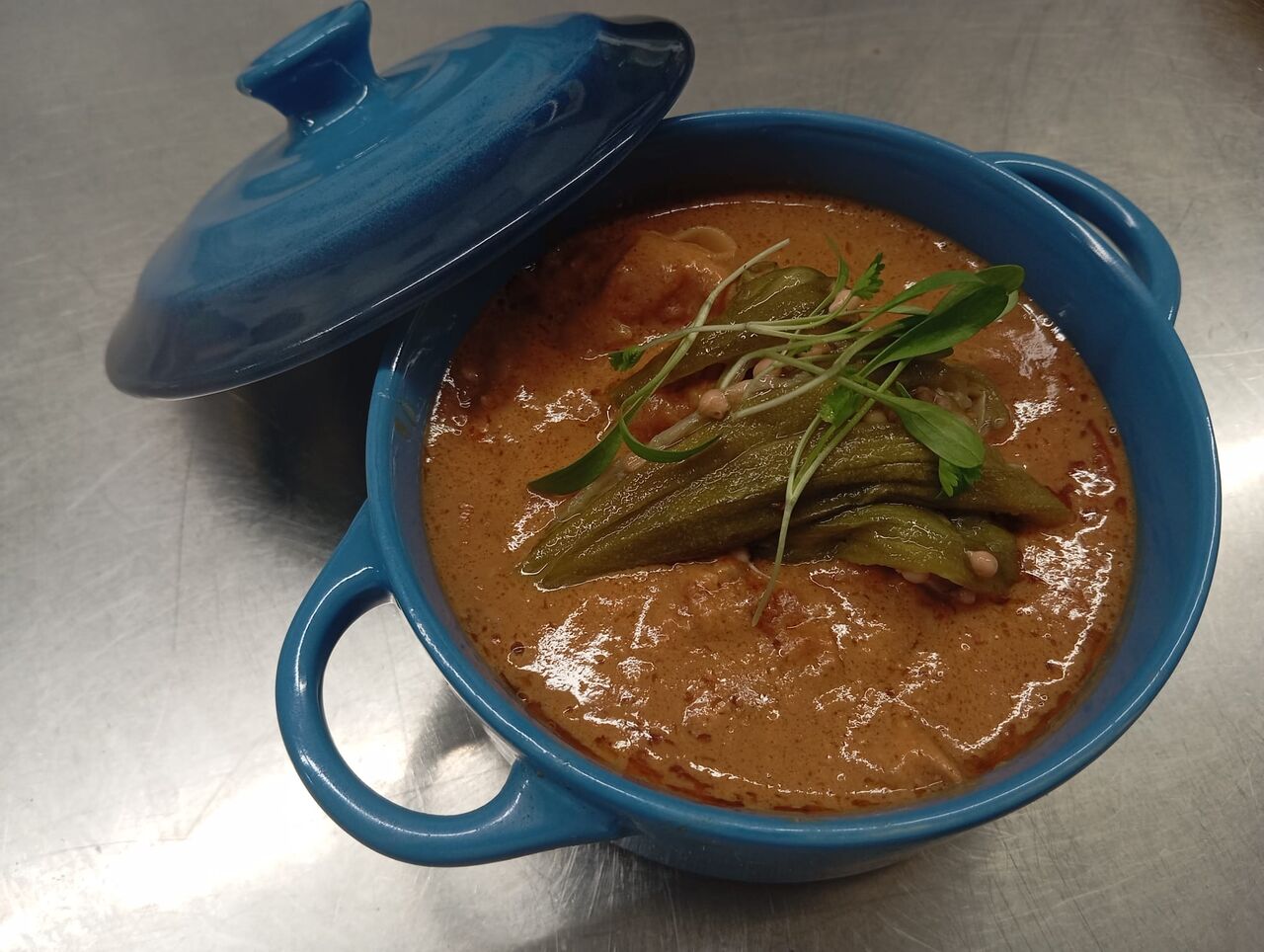 Afrik. O novo restaurante africano de Lisboa que mistura pratos típicos e arte de Angola, Moçambique ou São Tomé