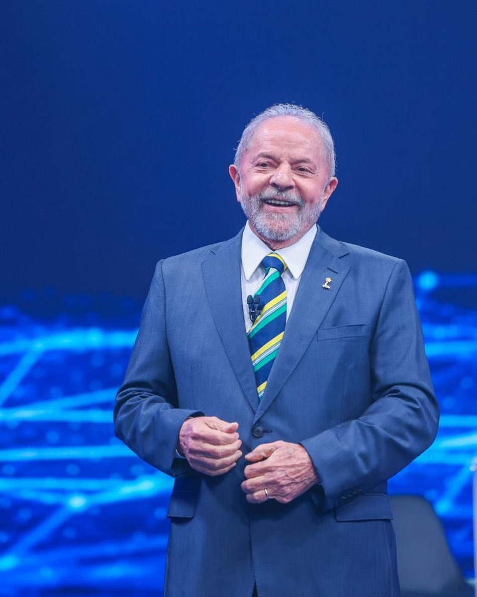 Lula da Silva volta a ser presidente do Brasil. Bolsonaro é derrotado e apaga luzes da residência oficial sem falar aos apoiantes