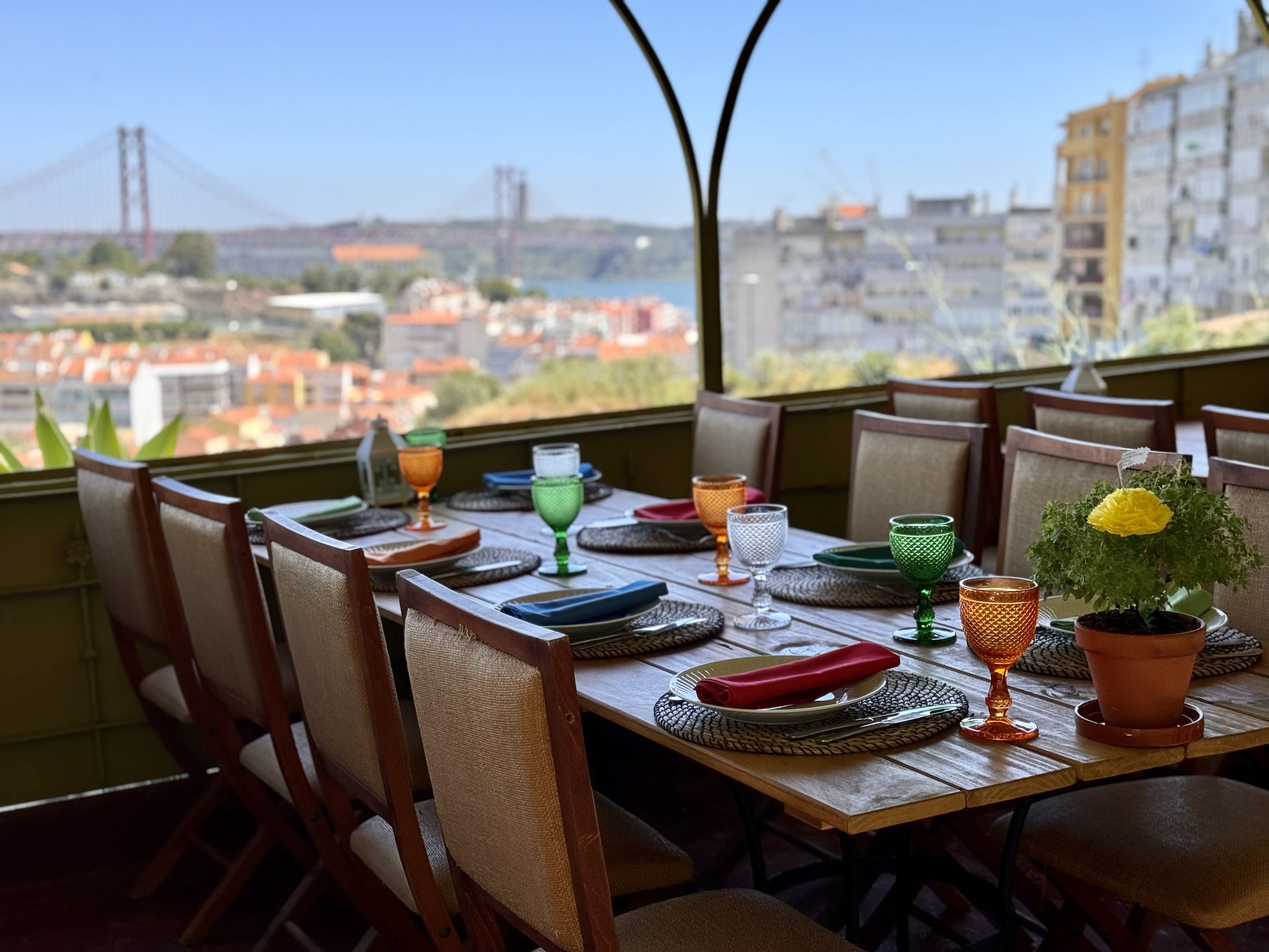 Horta. Tem pouco tempo para aproveitar esta nova esplanada com vista privilegiada para o Tejo