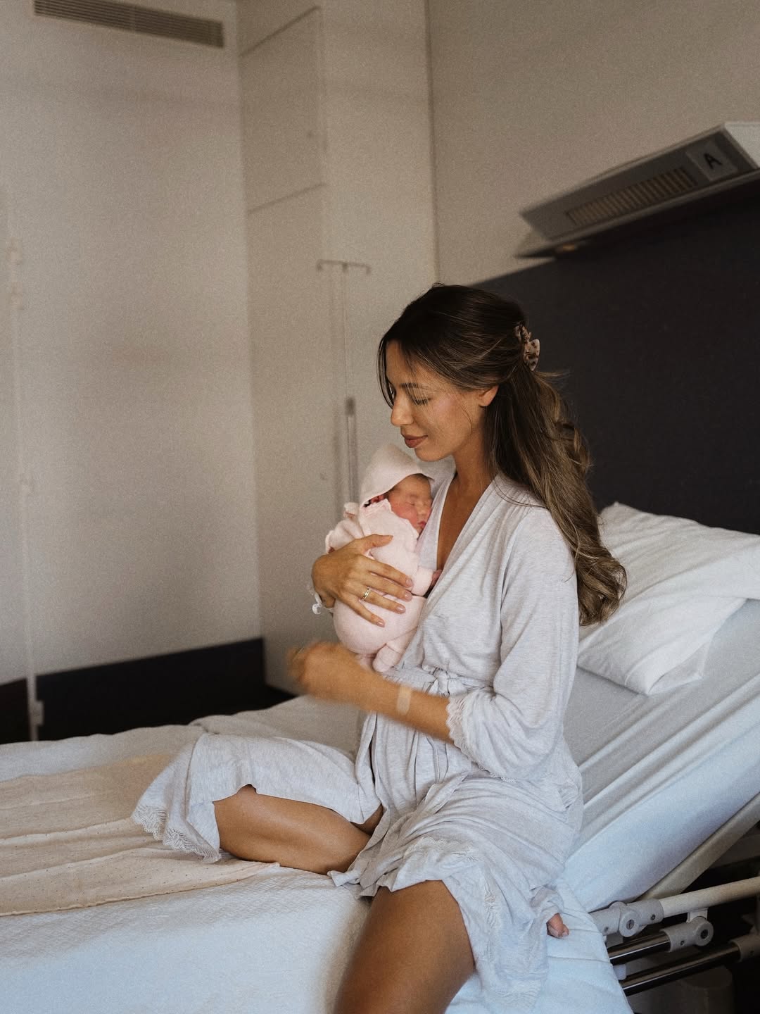 Bárbara Corby já é mãe de uma menina. Veja as primeiras imagens de Maria Clara