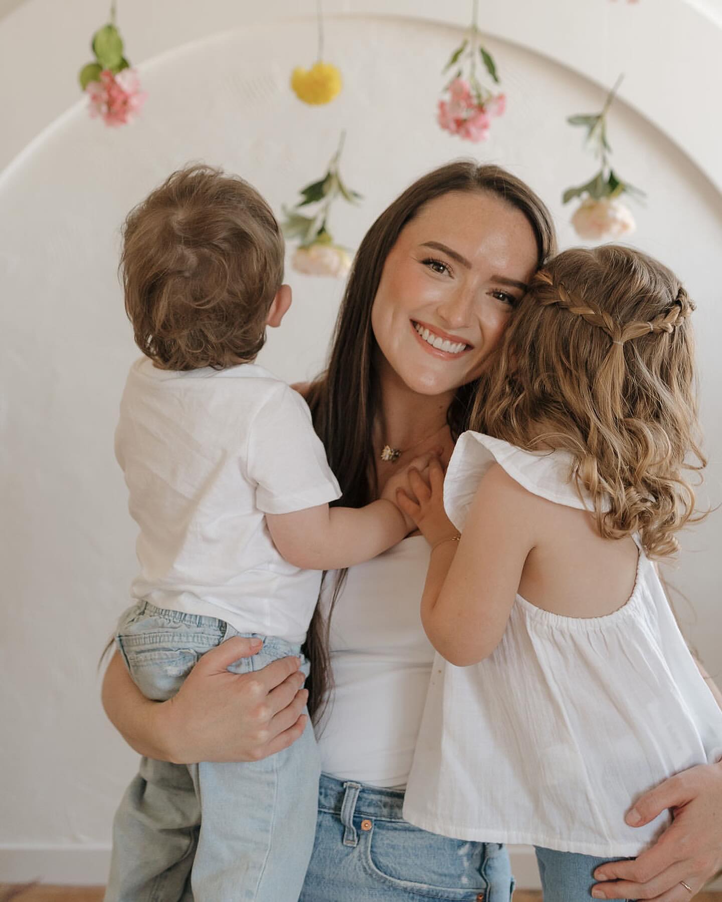 Mãe criticada por dizer que ter filhos e animais é “demasiado”. “Estou mesmo cansada destes cães”