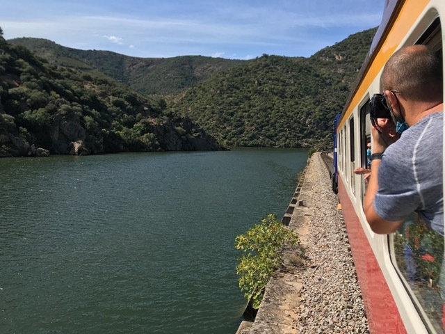 Time Off. Conheça o Douro a pé, de barco e comboio — tudo num só dia