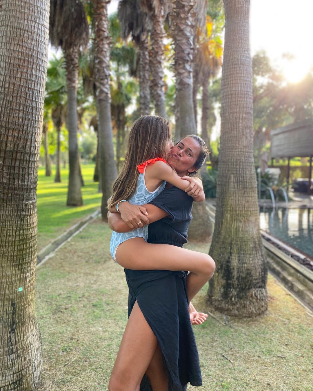 Cláudia Vieira vai parar ao hospital durante férias no Algarve. Saiba o que aconteceu