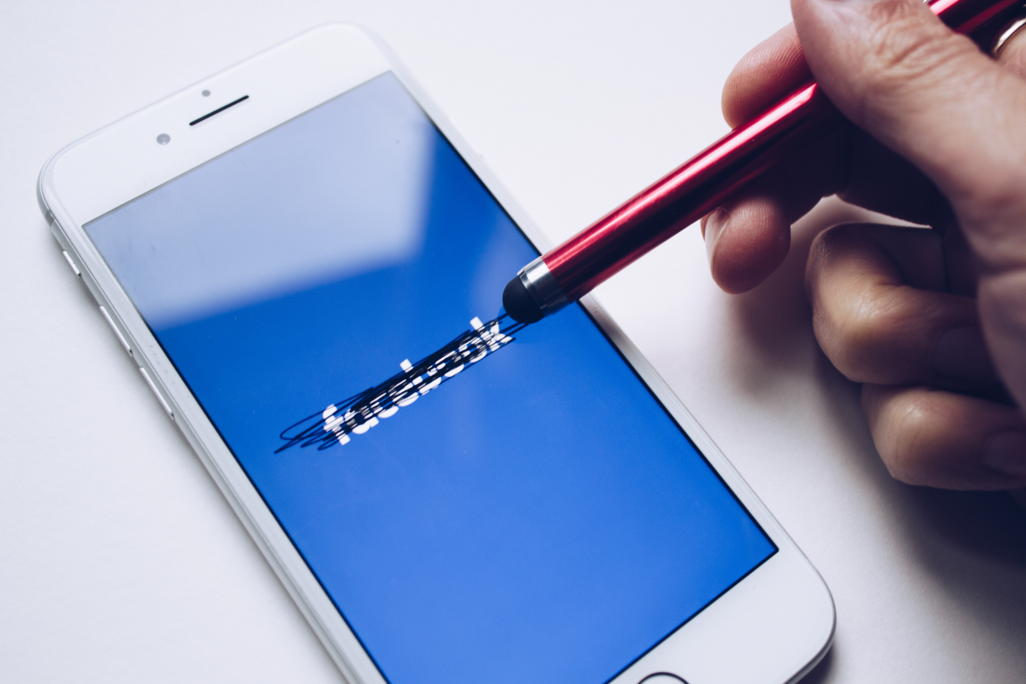 Como saber se alguém o desamigou ou bloqueou no Facebook