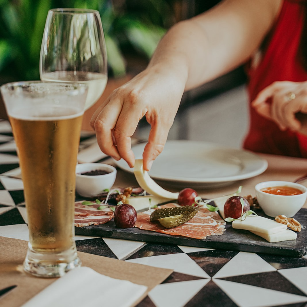 Estes 4 novos restaurantes estão à sua espera no Porto (e há mais além de francesinhas)