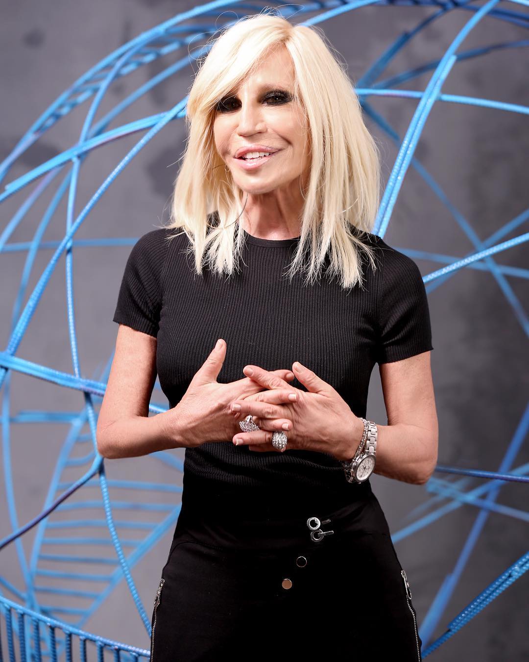 Donatella Versace deixou todos de boca aberta com o seu “novo” rosto. Veja o antes e depois