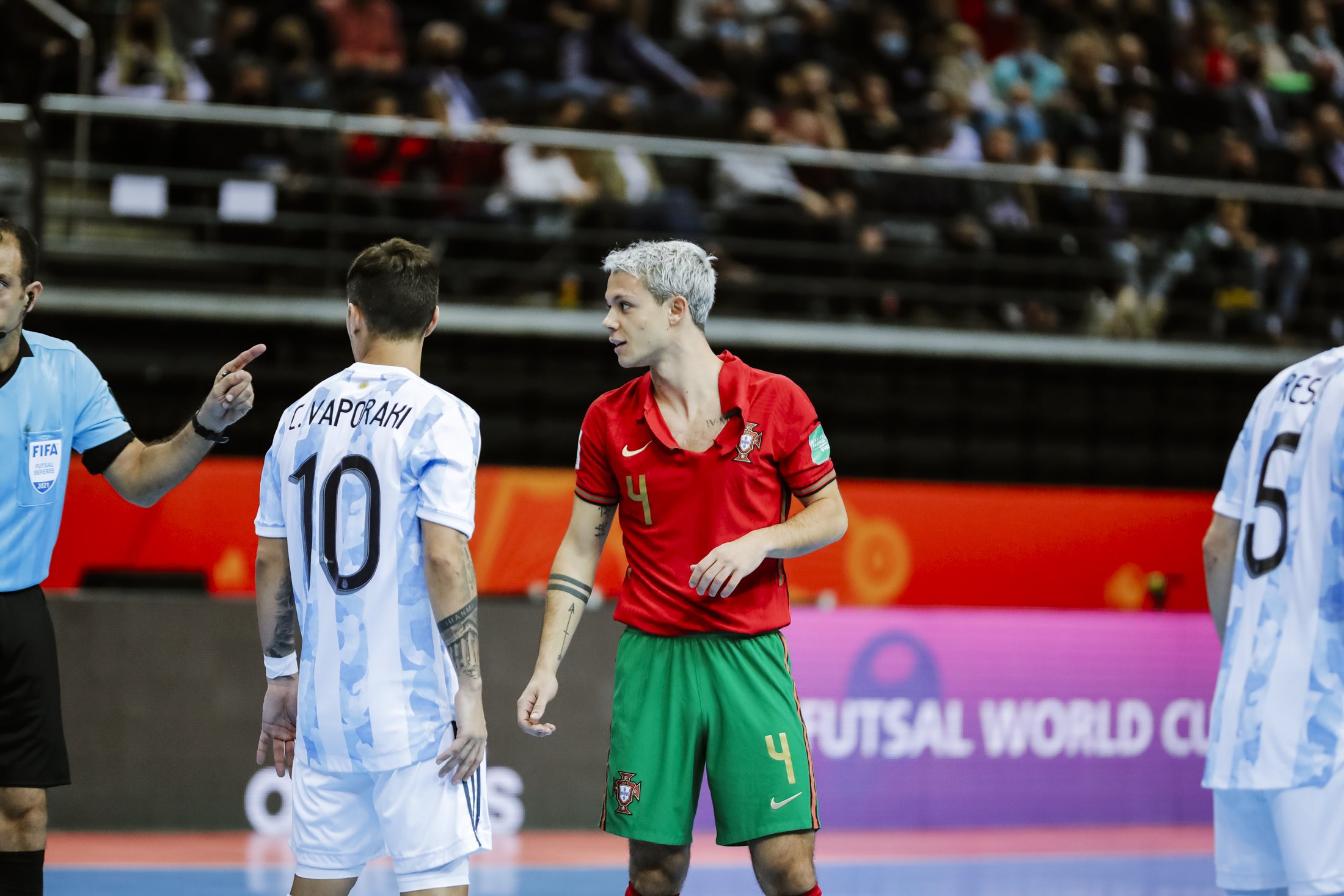 Ricardinho eleito o melhor jogador de futsal do mundo - Cm ao Minuto -  Correio da Manhã