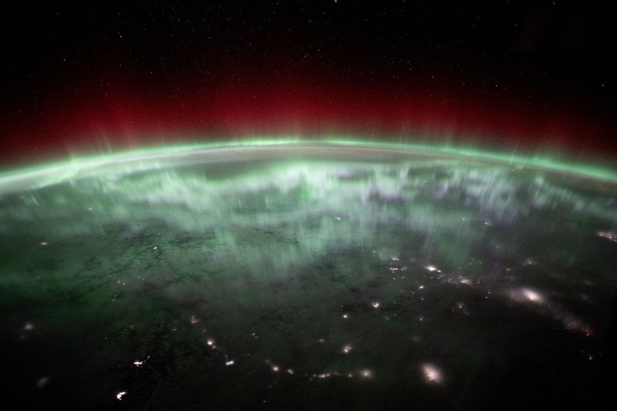 Astronautas da Estação Espacial “caçam” auroras boreais e partilham vídeo impressionante
