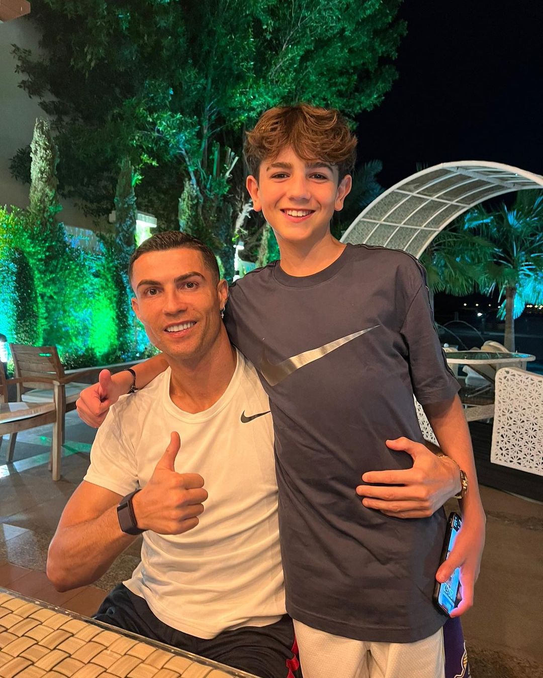 Ronaldo levou o sobrinho para o meio da seleção e o miúdo tirou fotos para o Instagram com 10 craques