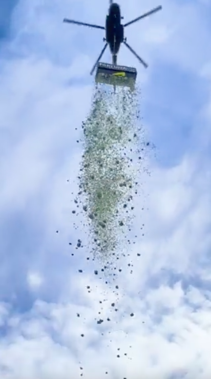 Influencer atira quase 1 milhão de euros de hicóptero após concurso ter corrido mal. Veja o vídeo