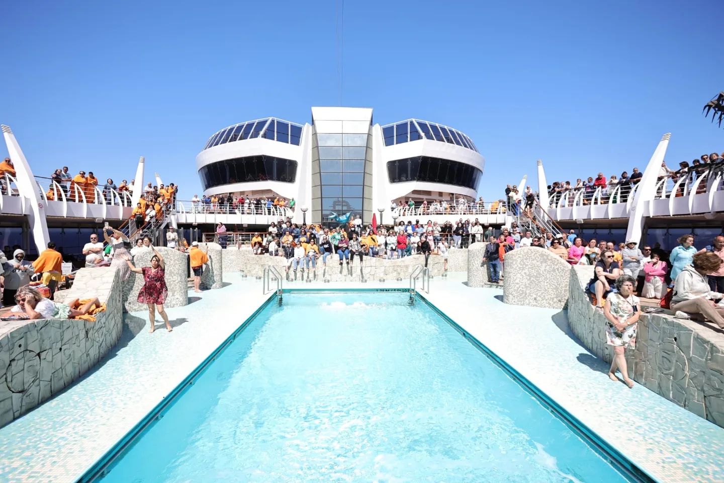 Cruzeiro Tony Carreira. Queixas acumulam-se entre os passageiros. “O que deviam ser umas férias de sonho, foram um pesadelo”