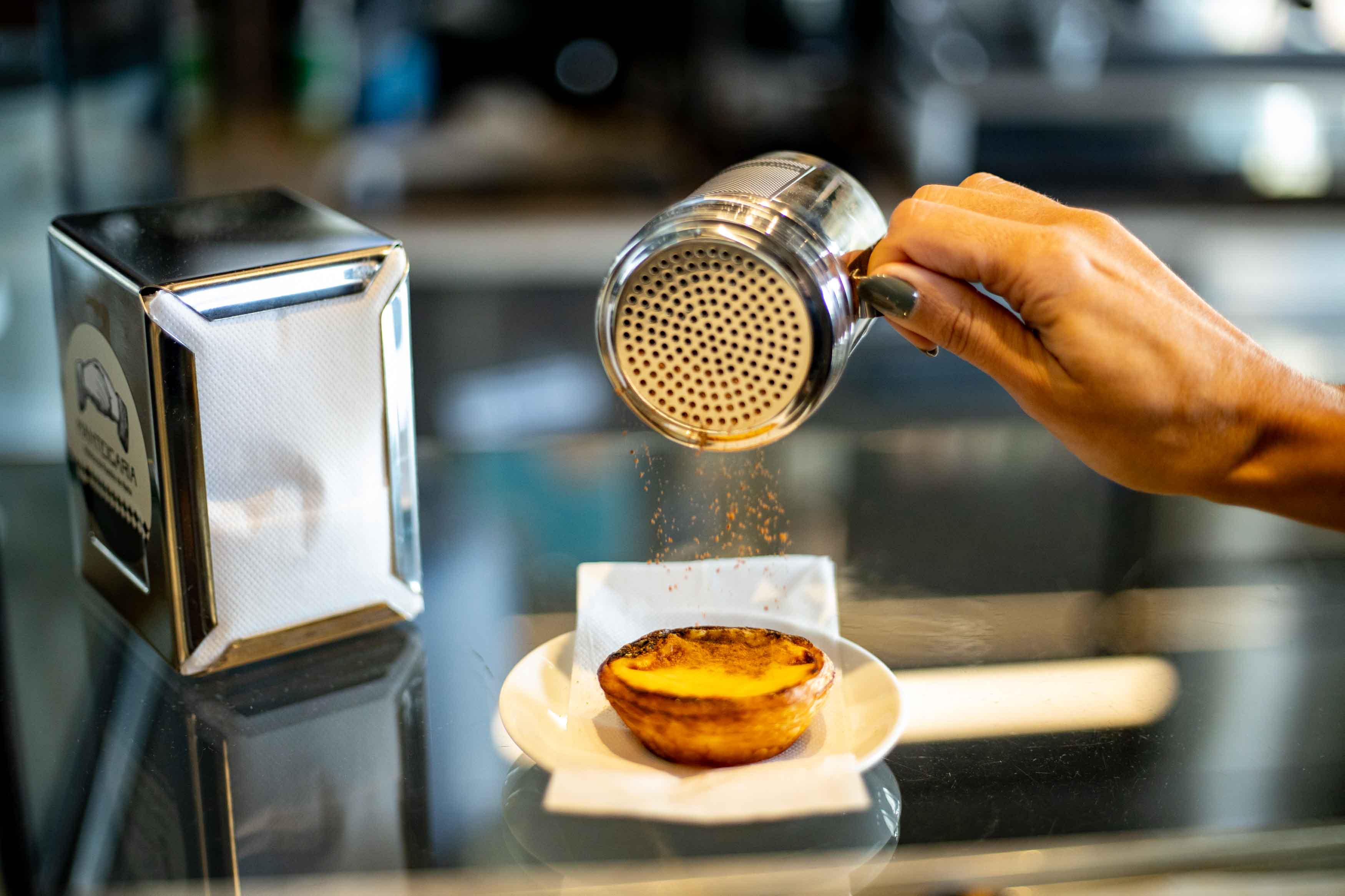 Os pastéis de nata da Manteigaria chegaram a Campo de Ourique – e pode ver a confeção do início ao fim