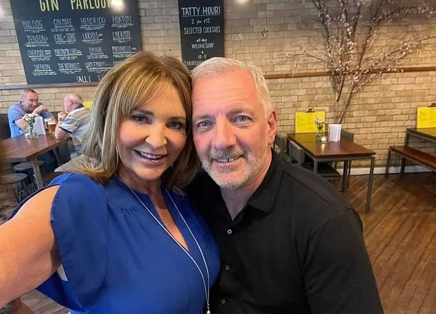 Casal que visitava a família na Austrália morre em colisão entre dois helicópteros. Criança de 10 anos sobreviveu