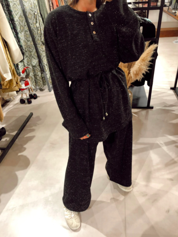 Este fato de treino com brilhos é a opção confortável e com pinta para usar no Natal