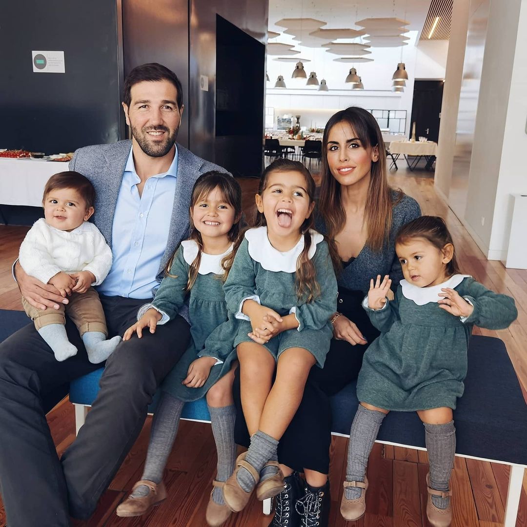 Carolina Patrocínio faz 34 anos. 34 fotos em família para celebrar o aniversário da apresentadora