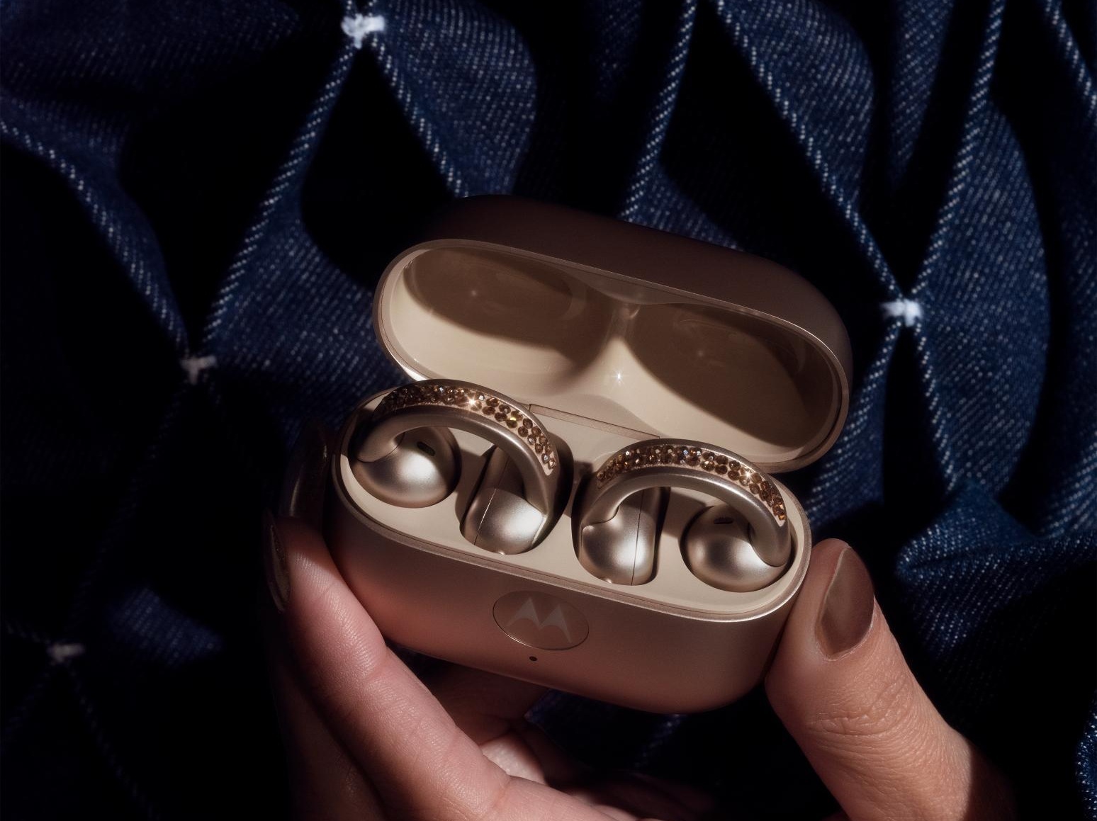 Moto Buds Loop: Primeiros auriculares abertos da Motorola têm “afinação” da Bose