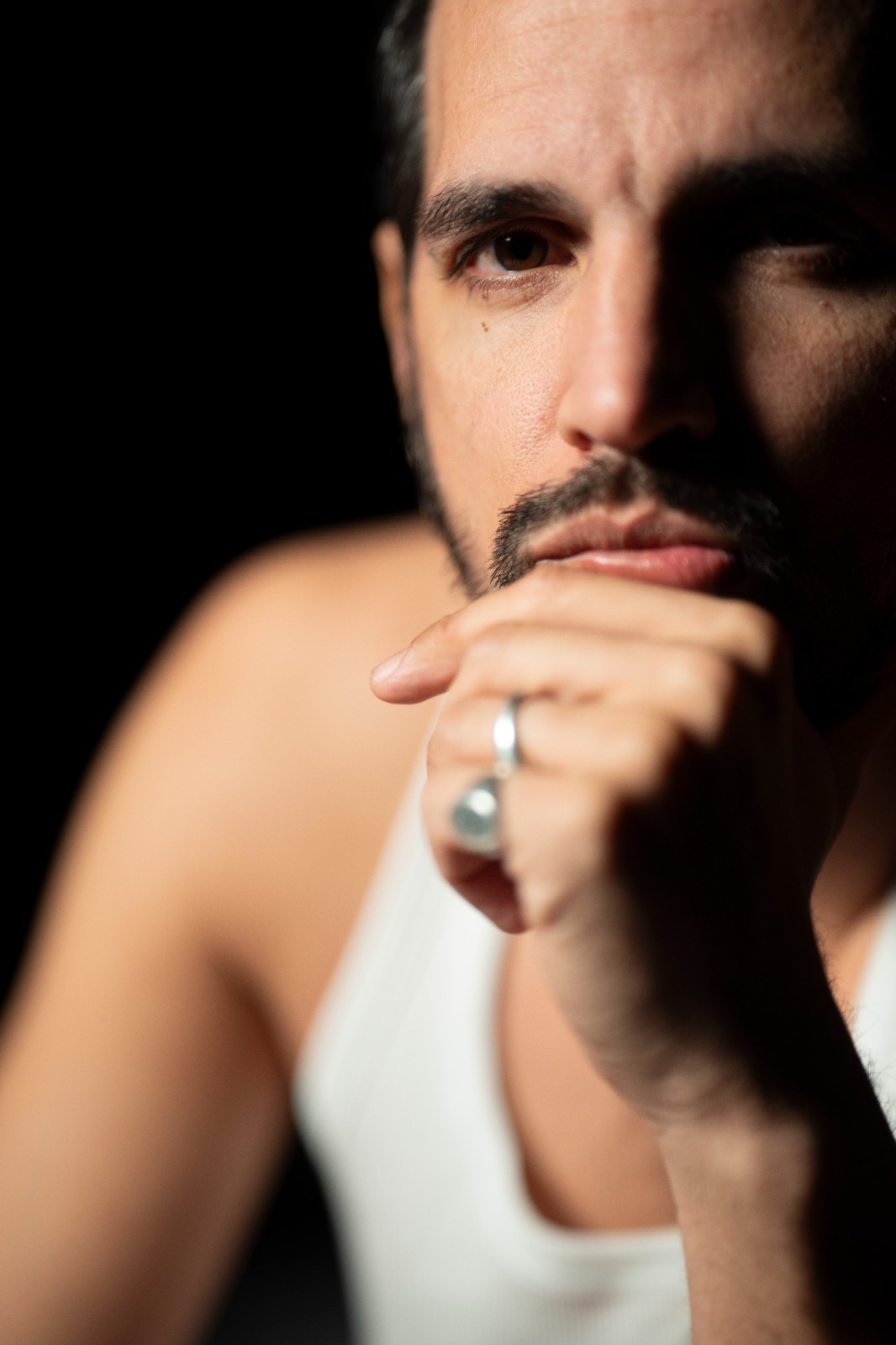 Diogo Clemente em entrevista. “Nasci no fado e conheço o fado como conheço beber água”