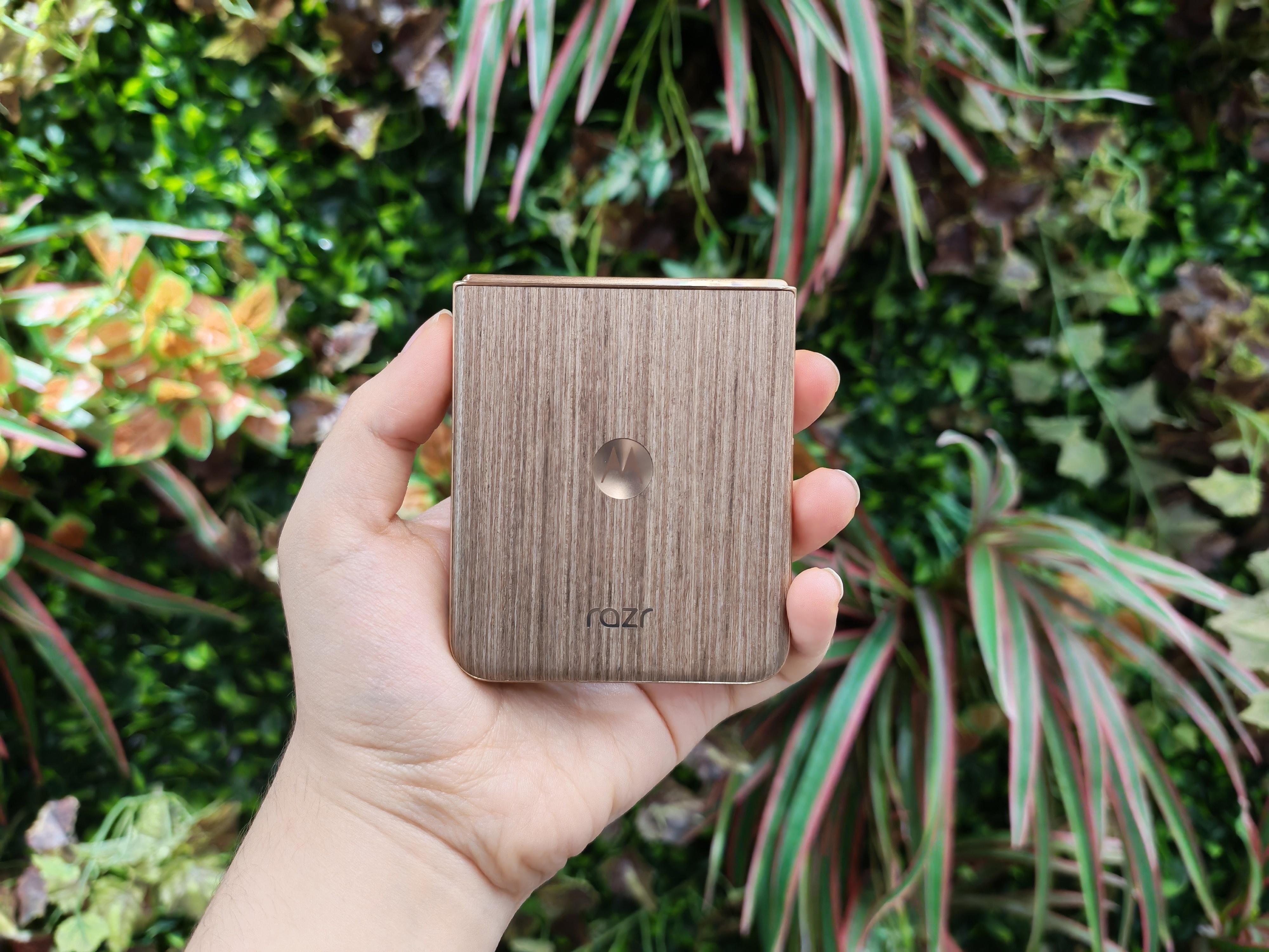 Motorola pode incluir primeiro dobrável em formato de “livro” nas novidades da CES 2026