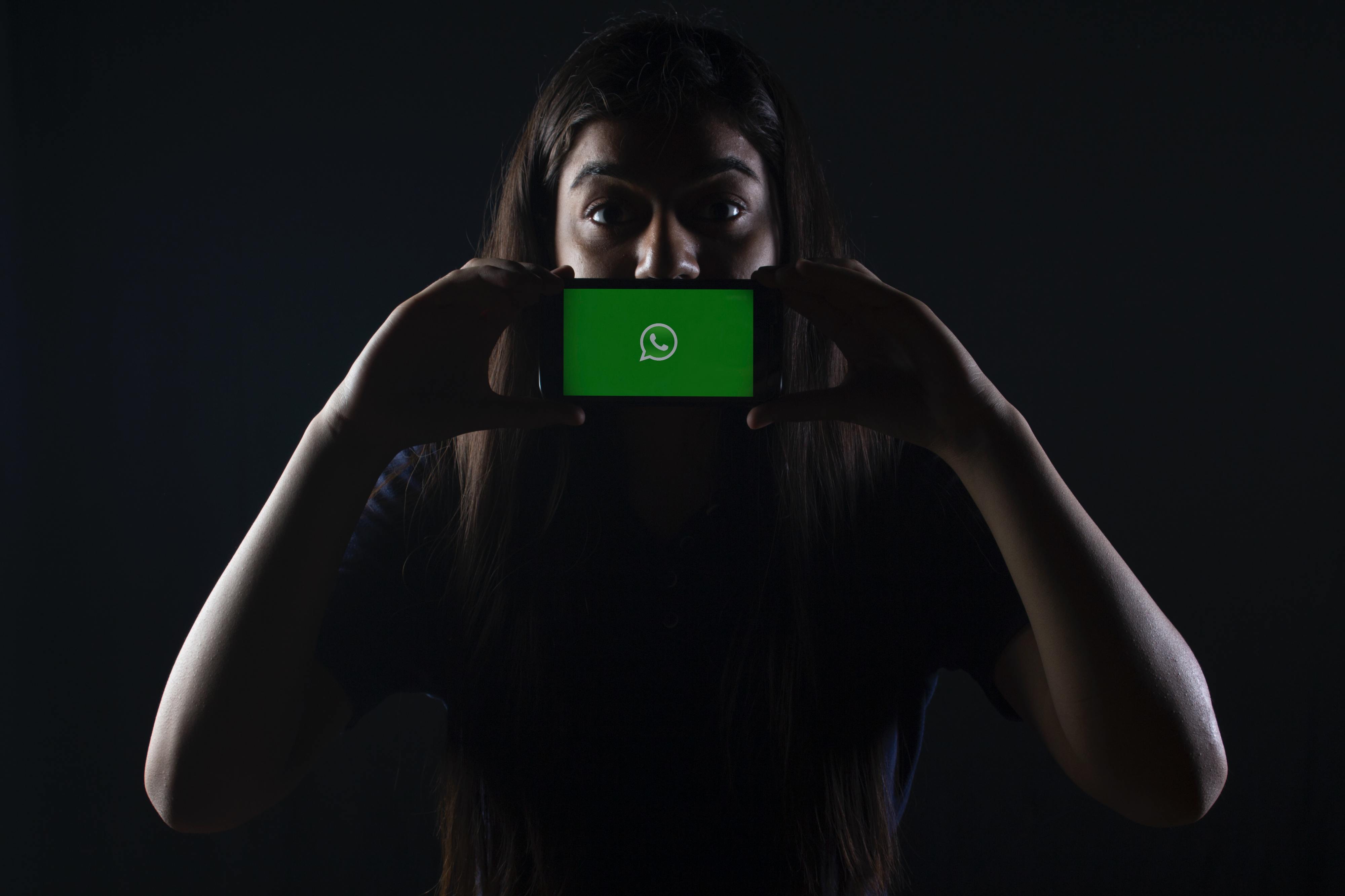 Acha que uma notícia sobre a COVID-19 é falsa? Já pode tirar dúvidas no WhatsApp