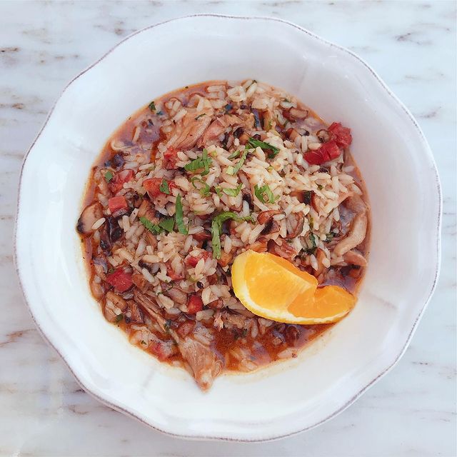 Um arroz cremoso de pernil de salivar e novos pratos de outono chegaram ao Dois Oito 25
