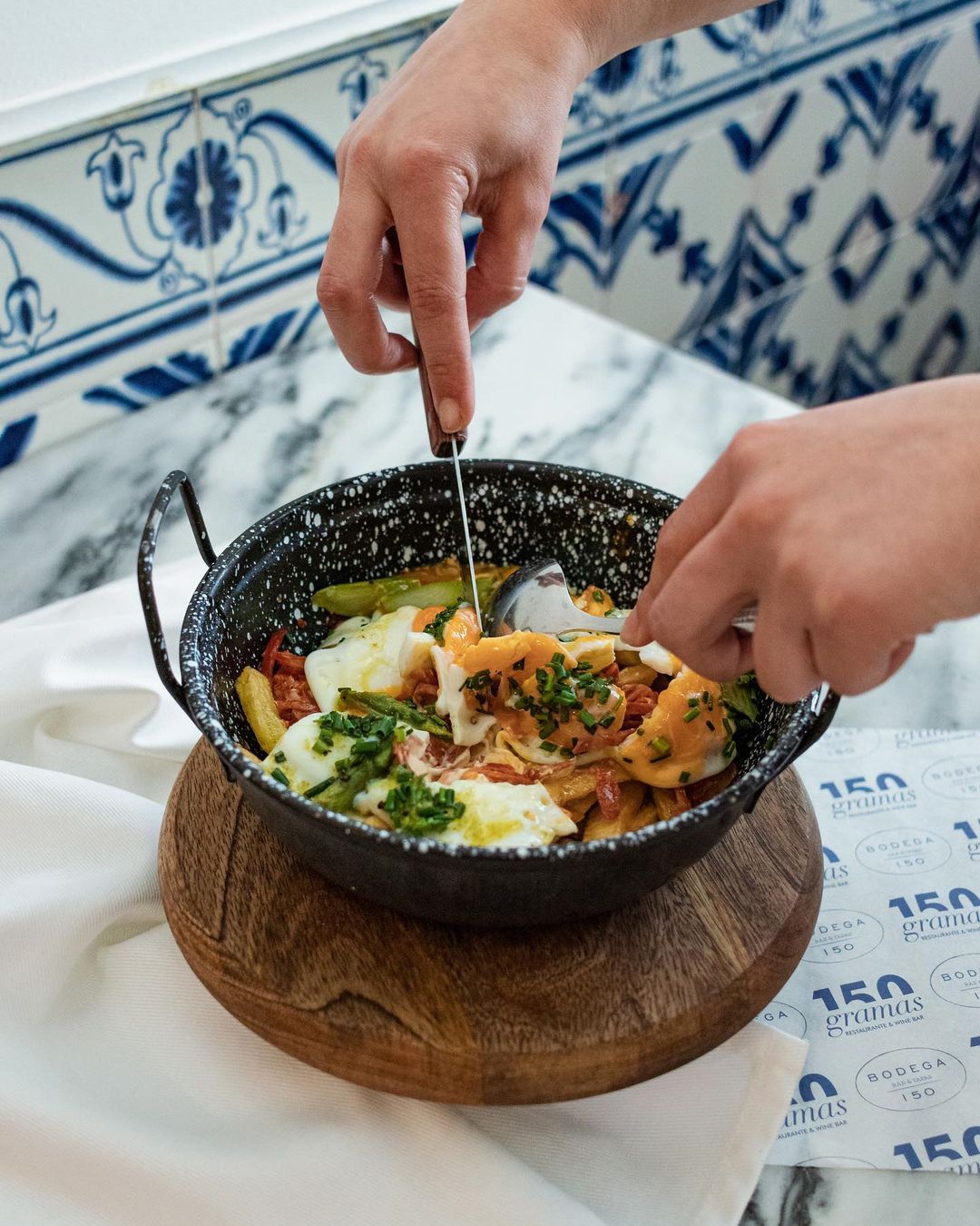 Um restaurante para comer em casa. Os ovos rotos do 150 Gramas, em Vila Franca de Xira