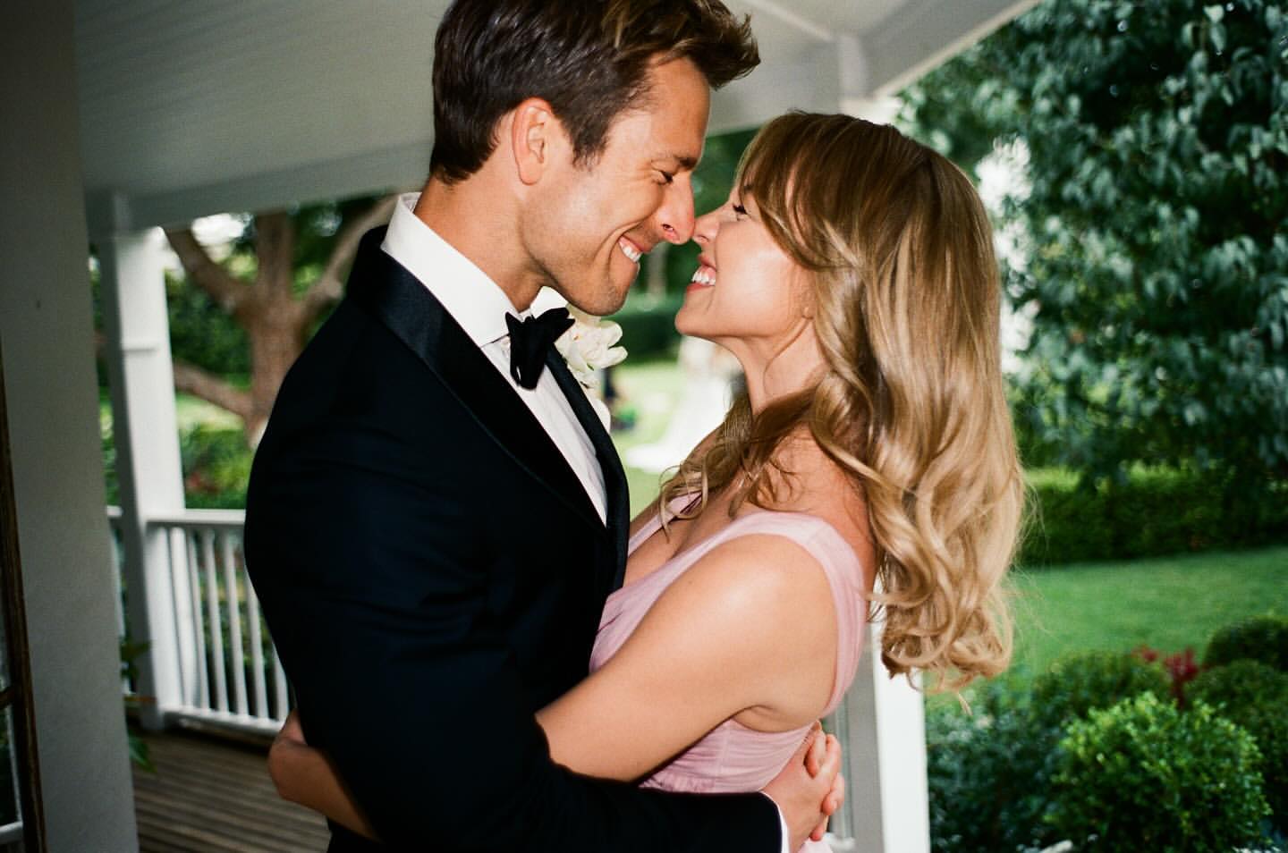 Depois do fim do noivado, Sydney Sweeney está numa relação com Glen Powell? Rumores aumentam