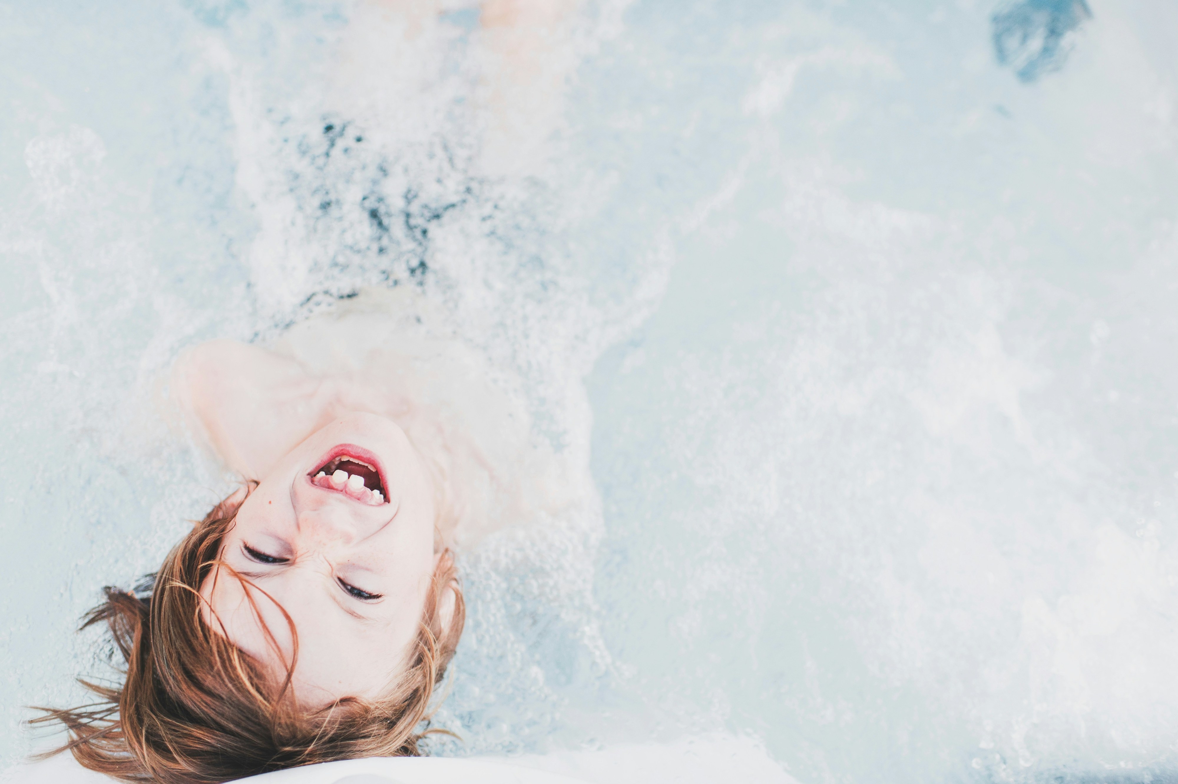 Sabe mesmo as diferenças entre as otites? 8 sinais de alerta de uma das doenças mais comuns no verão