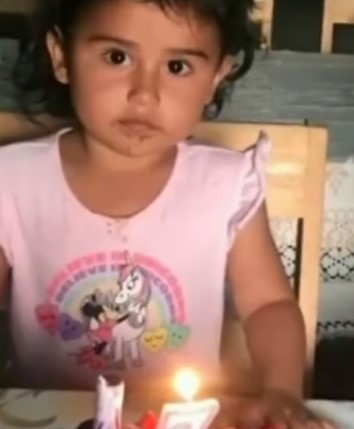 Criança de 3 anos acordou no próprio funeral. Foi declarada morta duas vezes, a primeira erradamente