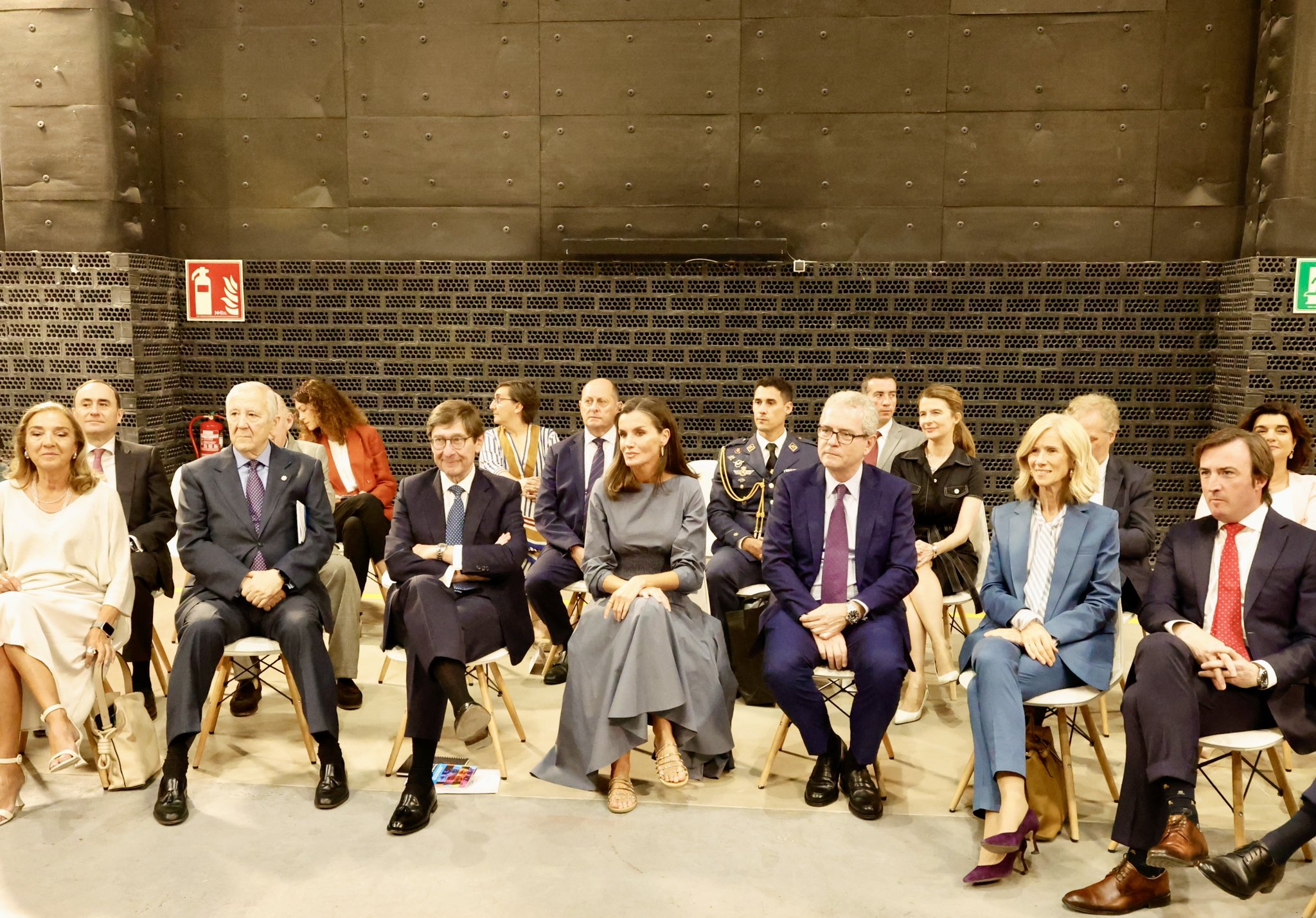 Este vestido de Letizia está em saldos e com um desconto de mais de 100€ — mas quase a esgotar