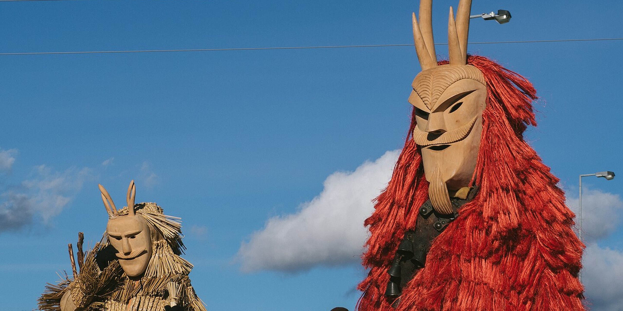 Nem tudo é samba e serpentinas: destinos alternativos para aproveitar o Carnaval (um em Portugal)