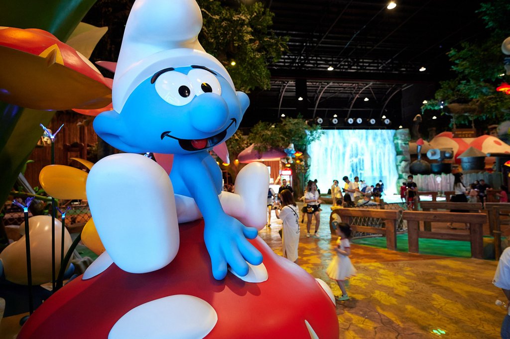 Já pode ir visitar a nova aldeia dos Smurfs que acabou de abrir em Almada (e só tem até domingo para a ver)