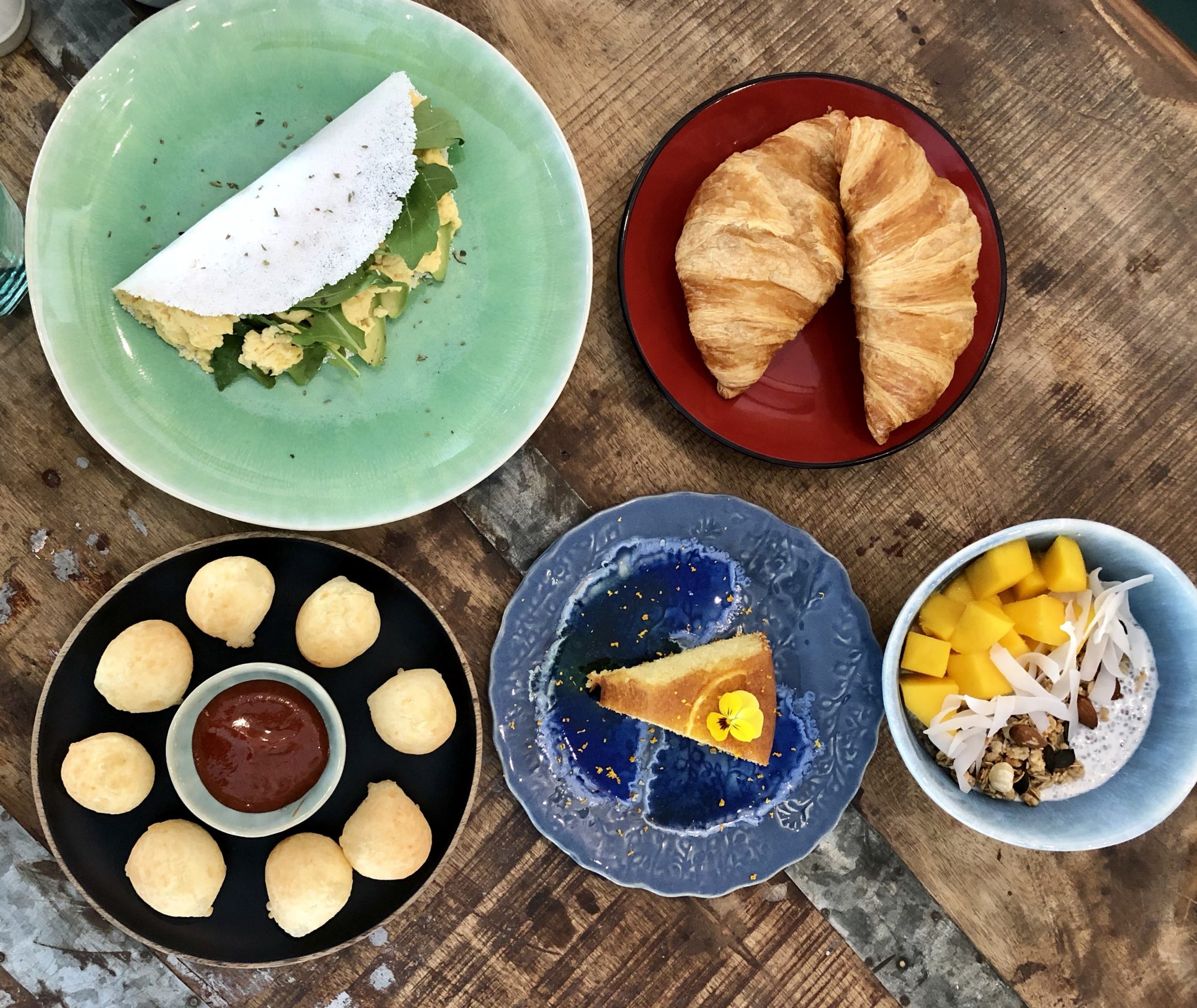 Charlie. O bistrô que senta à mesa os gulosos e os saudáveis