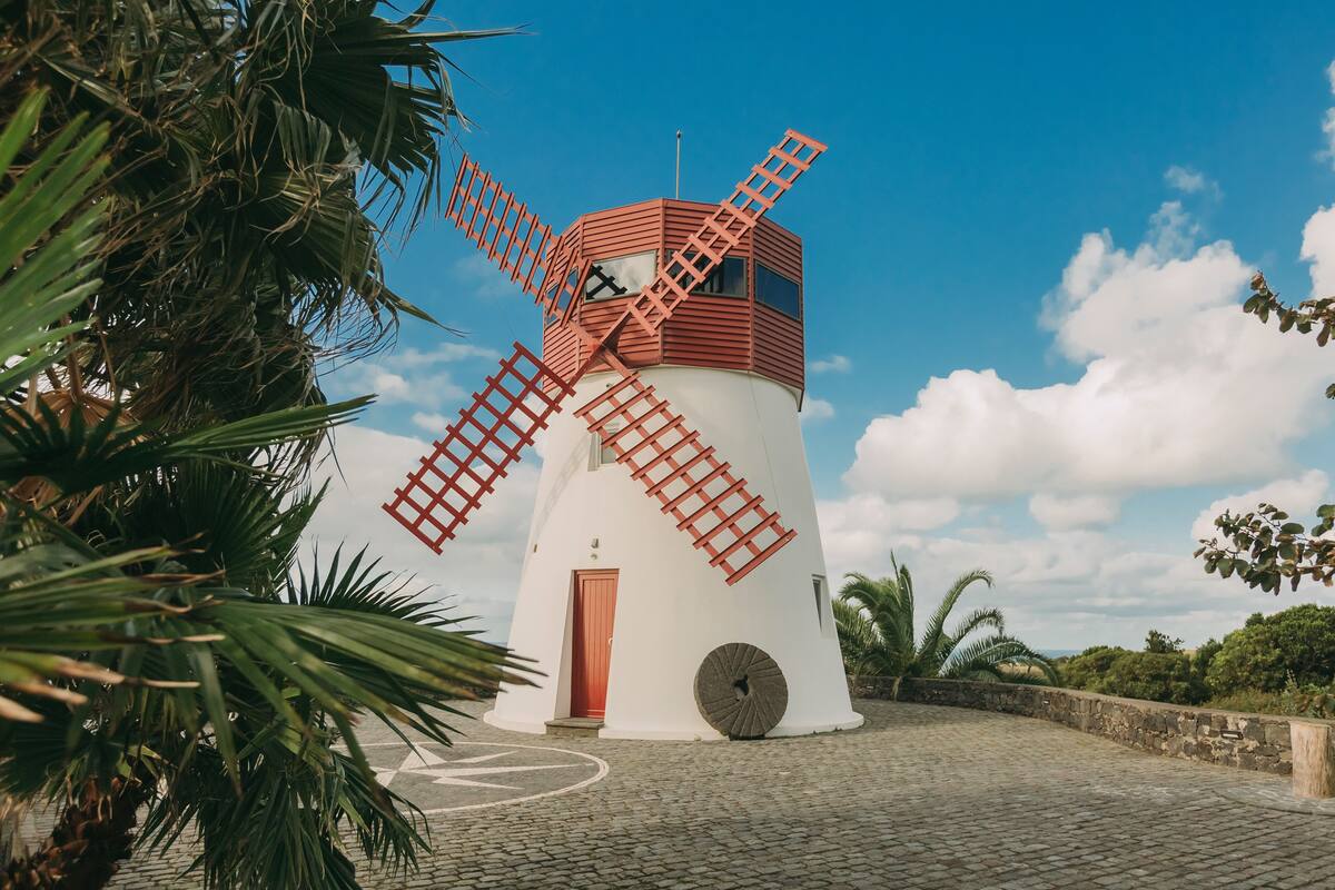 Este moinho com vista para o mar é perfeito para uma escapadinha a dois. Saiba onde fica