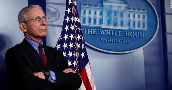 Apertos de mão devem acabar para sempre, defende o médico da Casa Branca que faz frente a Trump