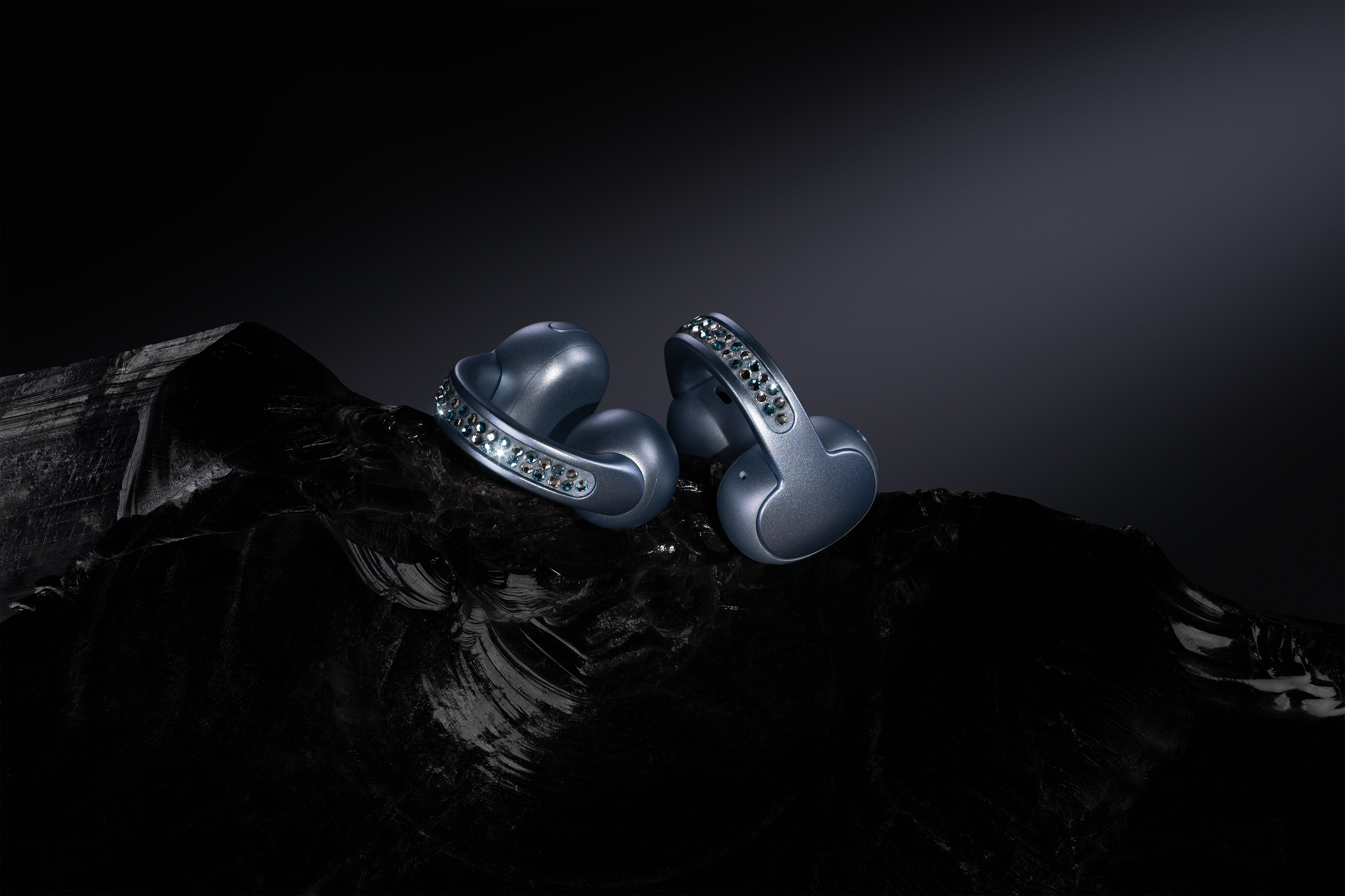 Testámos os fones da Motorola com cristais Swarovski e não foi só o brilho que nos encantou. Eis o veredito